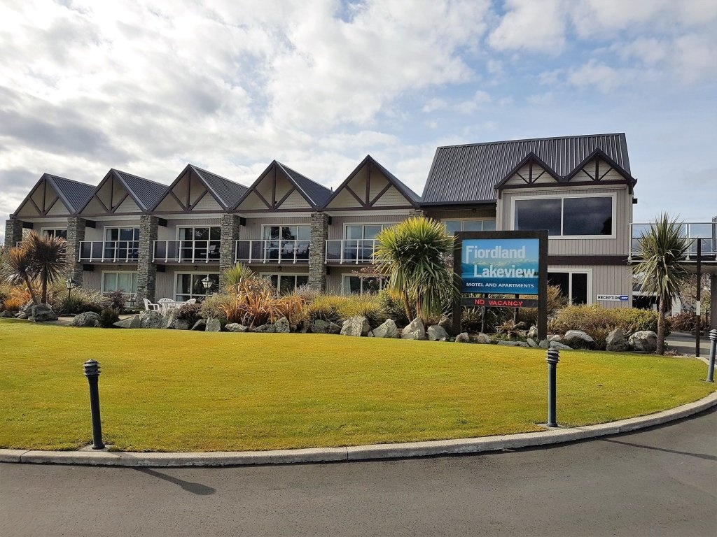 Fiordland Lakeview Motel and Apartments 4*