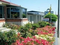 Blue Dolphin Motel 4*