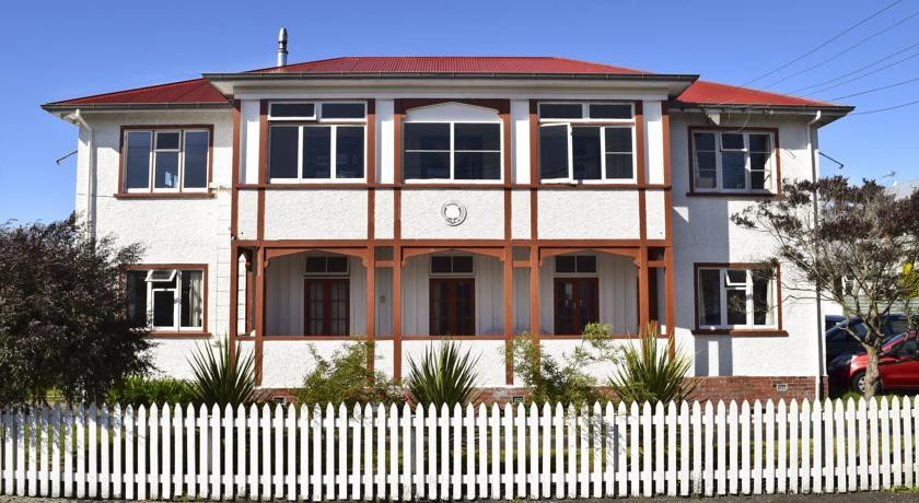 42b College House 4*