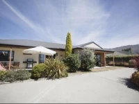 Apollo Lodge and Apartment 