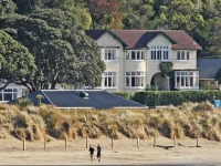 Beachfront Wellington Bed and Breakfast 