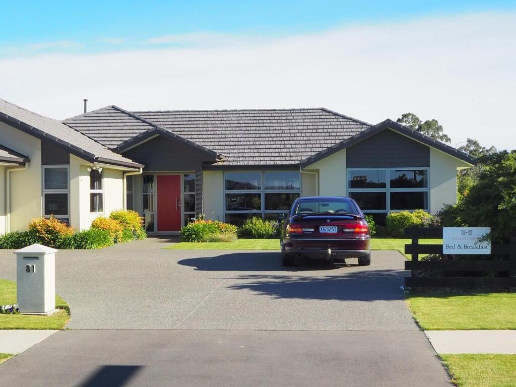 Halkett Grove Bed and Breakfast 