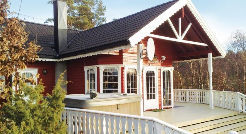 Holiday home Lyngdal Bordvik 