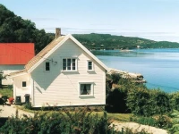 Three-Bedroom Holiday home in Tau Norge 