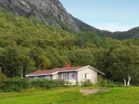 Two-Bedroom Holiday home in SГёmna 