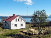 Four-Bedroom Holiday home in Stonglandseidet 
