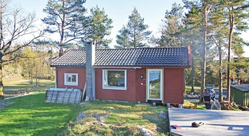 Three-Bedroom Holiday home with Sea View in Homborsund 