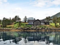 Four-Bedroom Holiday home in Gullesfjord 