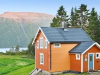 Three-Bedroom Holiday home in Gullesfjord 