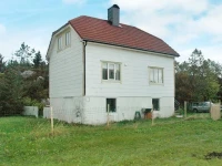 Three-Bedroom Holiday home in Kverva 
