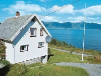 Four-Bedroom Holiday home in Stadlandet 1 