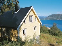 Four-Bedroom Holiday home in Stadlandet 2 