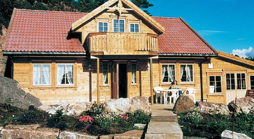Holiday home Spangereid Lussevika 