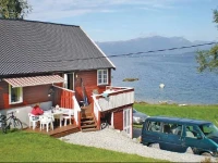 Holiday home Frei Skjelbuktveien 