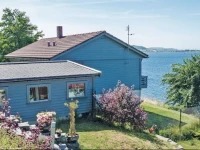 Holiday home RennesГёy Vikefossen 