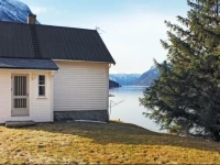 Holiday home Г…rdalstangen Naddvik 