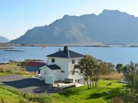 Three-Bedroom Holiday home in Fredvang 