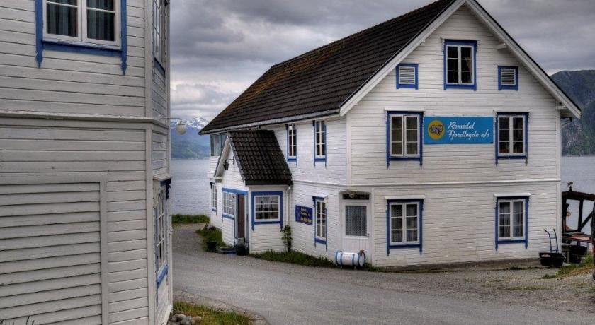 Romsdal Fjord Lodge 