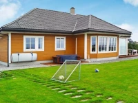 Four-Bedroom Holiday home in Rubbestadneset 