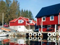 Three-Bedroom Holiday home in Rubbestadneset 