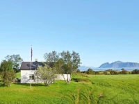 Three-Bedroom Holiday home in Laukvik 4 