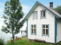 Three-Bedroom Holiday home in Svelgen 