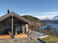 Three-Bedroom Holiday home with Sea View in Г…lvundfjord 