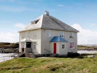 Six-Bedroom Holiday home in SmГёla 
