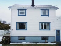 Four-Bedroom Holiday home StraumsjГёen with Sea View 01 