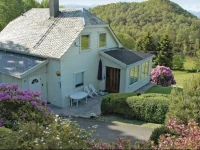 Holiday home Tau Heia 
