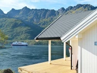 Three-Bedroom Holiday home in Tengelfjord 