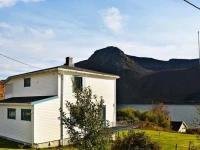 Three-Bedroom Holiday home in Torsken 