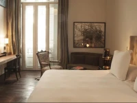 Hotel B 