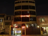 Hotel Bond 