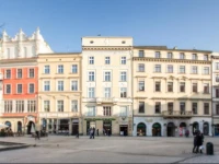 Venetian House Courtyard Apartments 