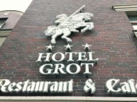 Grot Hotel 