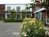 Oaklands Lodge Hotel 2*