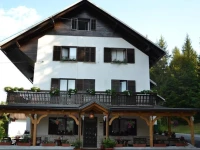 Guest House KmeДЌki Hram 