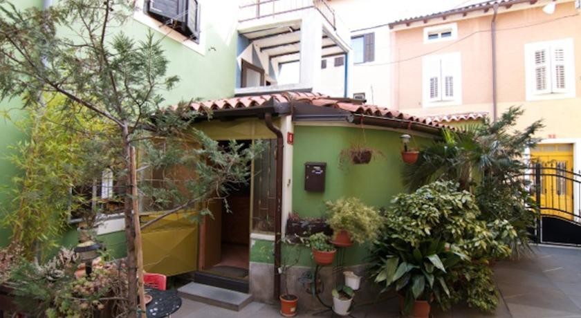 Izola House 