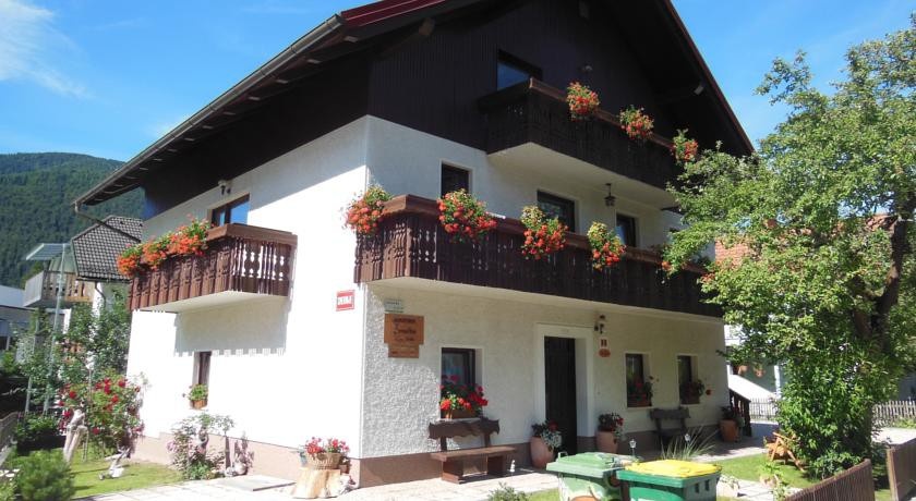Apartments & Rooms SmuДЌka 