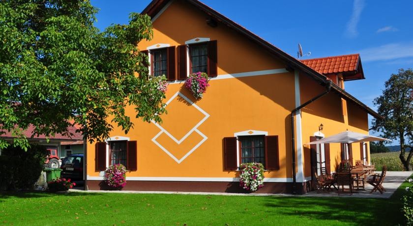 Apartments - TuristiДЌna kmetija Vrbnjak 
