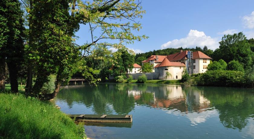 Hotel Grad OtoДЌec - Relais Chateaux 