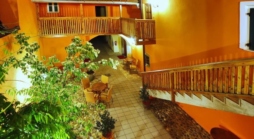 Rooms & Apartments Е ilak 