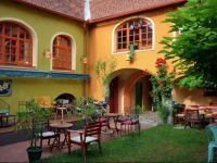 Muzikafe Bed & Breakfast 