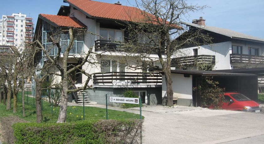 Apartments and Rooms Na poljani 