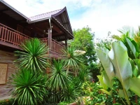Baansaranrom Amphawa 