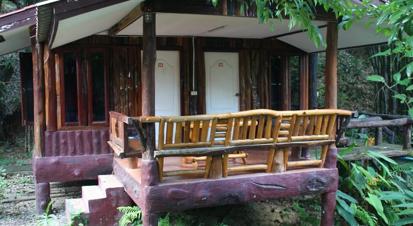 Baan Kroeng Krawia Homestay 