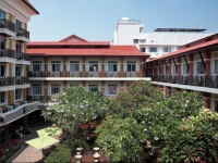 Rambuttri Village Plaza 