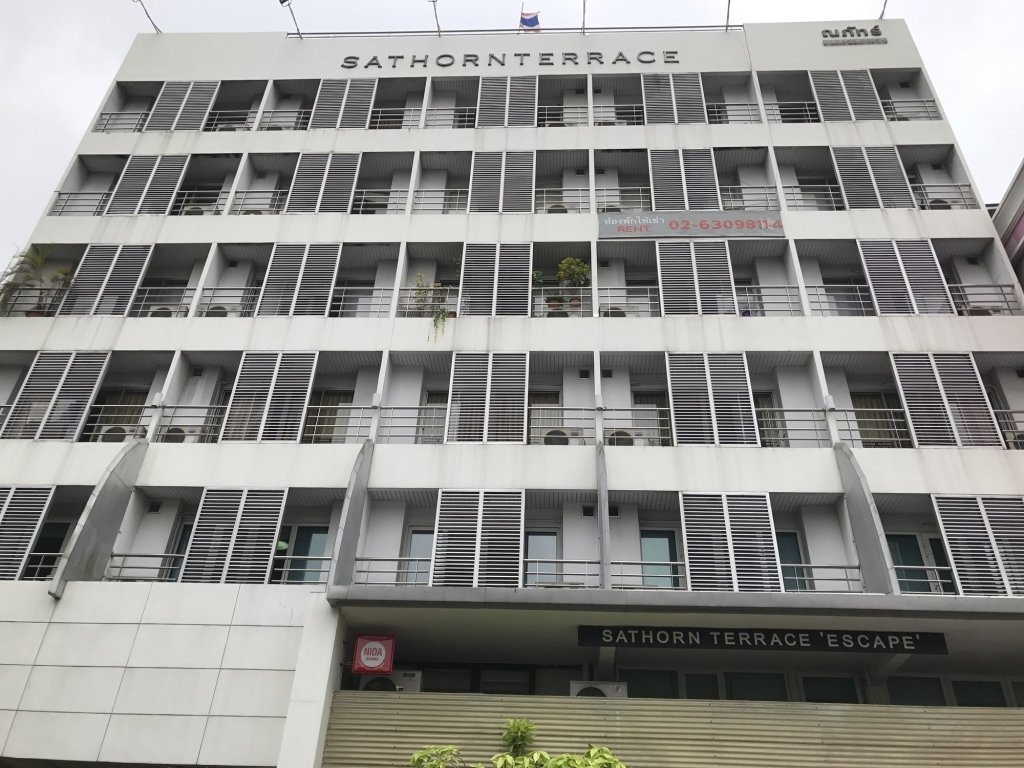 Sathorn Terrace Apartment 
