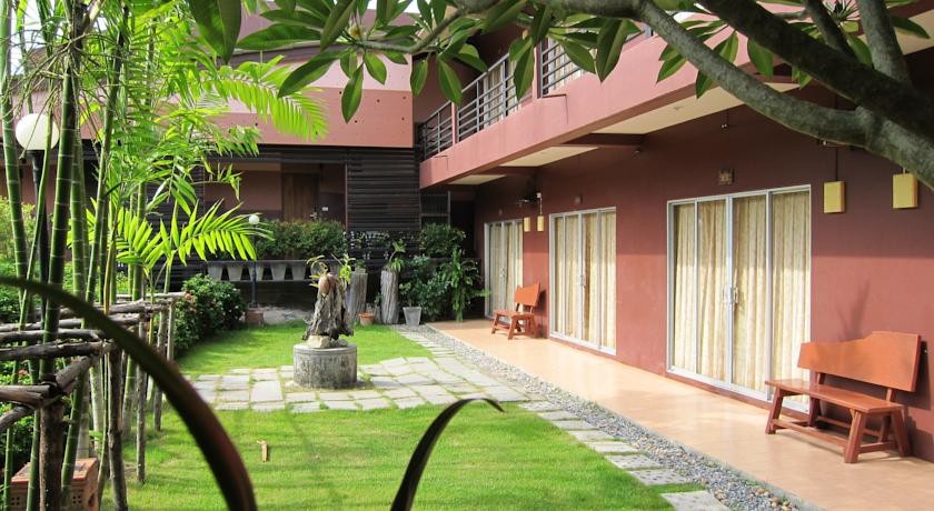 Forest Bungalows and Mamas Restaurant 2*